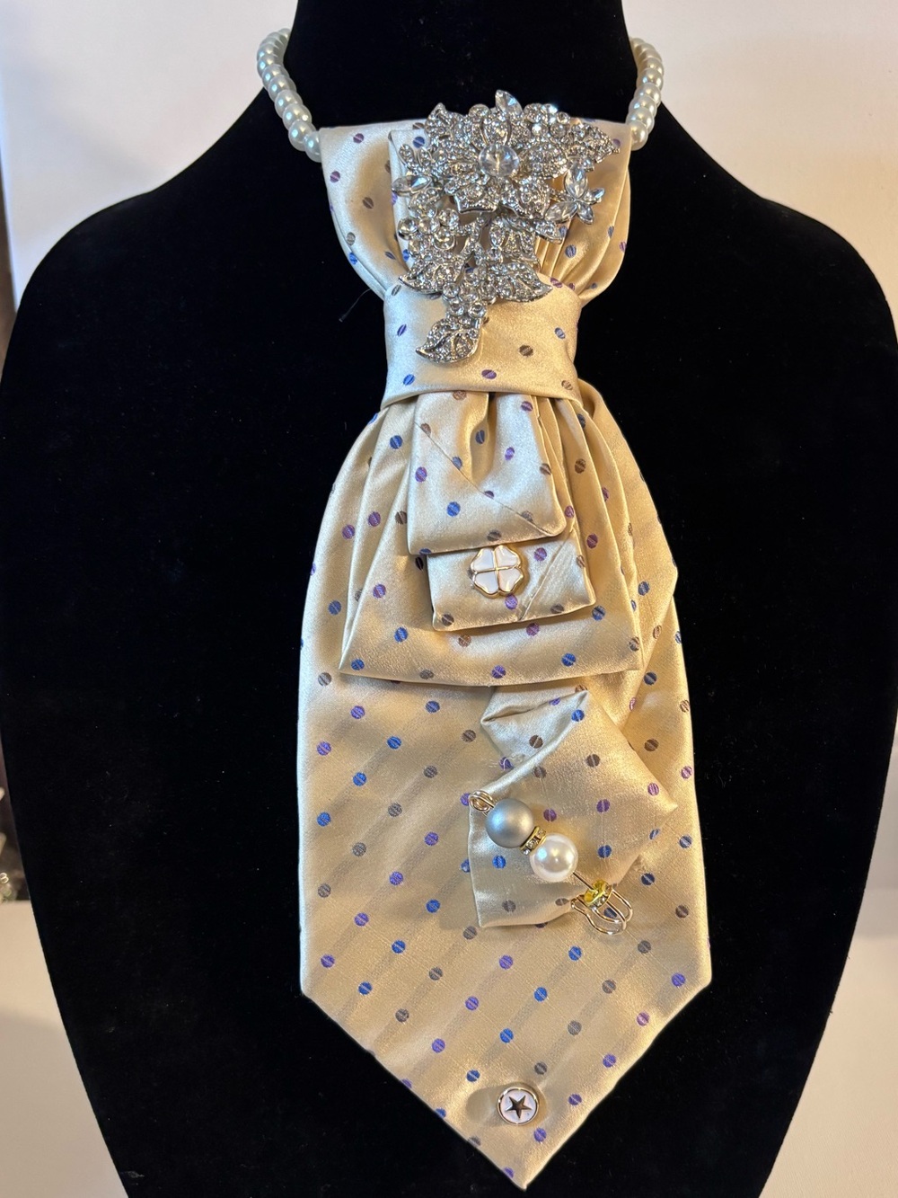 Elegant Cream Pearl and Rhinestone Ascot Necklace